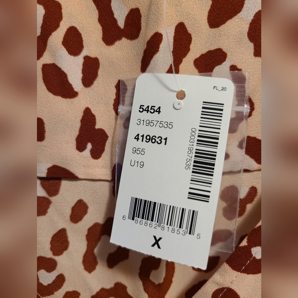 NWT Penningtons Button-up flutter sleeve blouse X - Picture 8 of 9